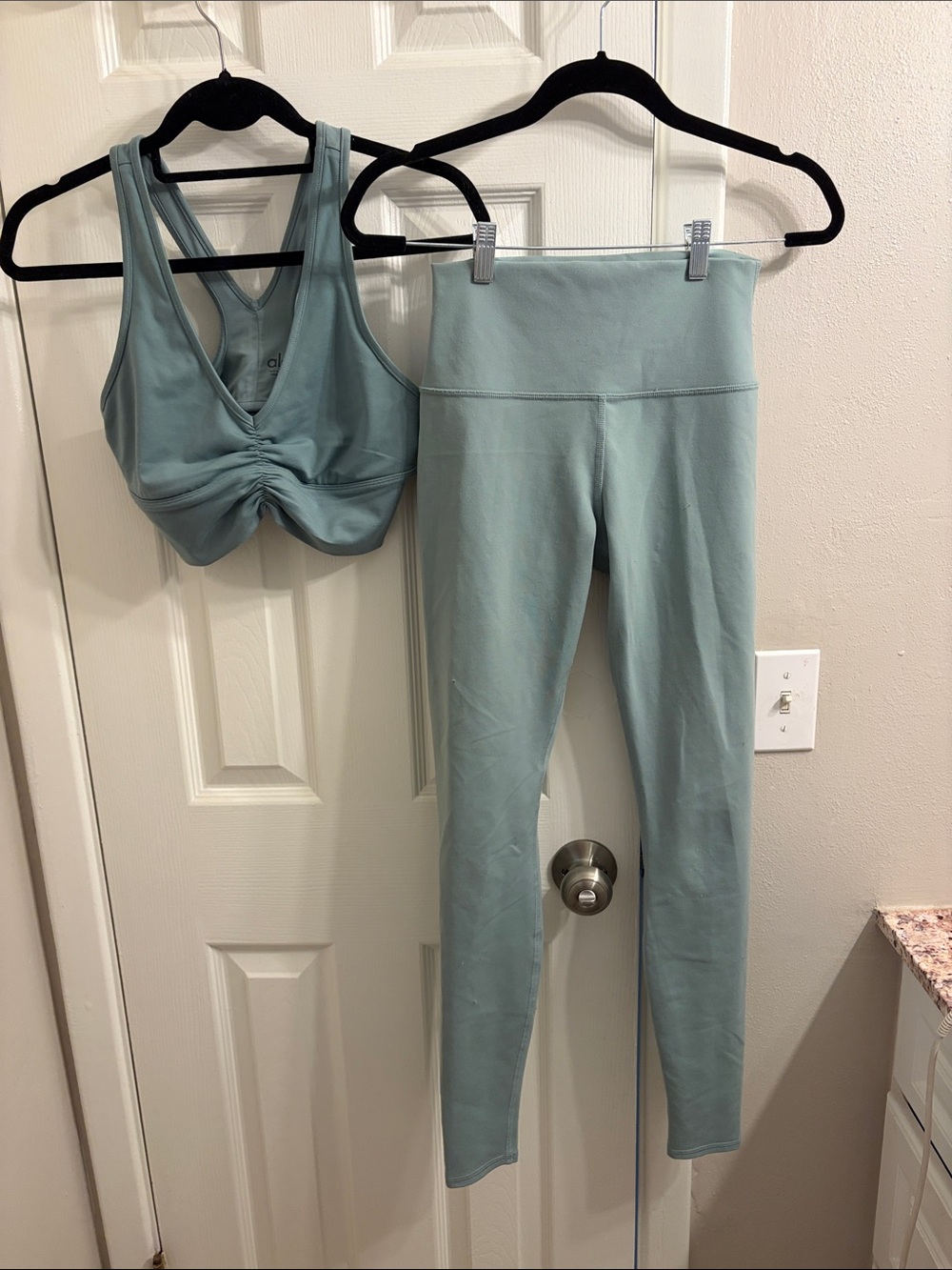 ALO Yoga Twist-Front Sports Bra & High-Waist Leggings Set - Sage